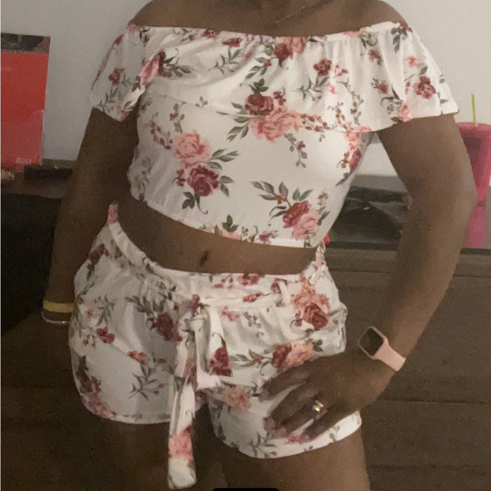 Crop Top Short Set Two Piece - Picture 2 of 4